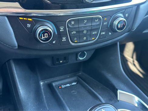 Used 2018 Chevrolet Traverse Premier AWD/4WD image 17