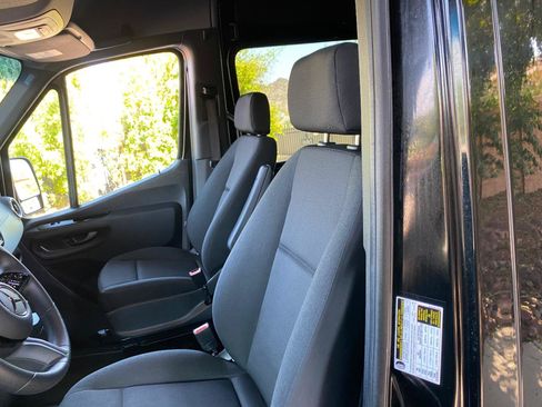 Used 2025 Mercedes-Benz Sprinter 2500 image 22