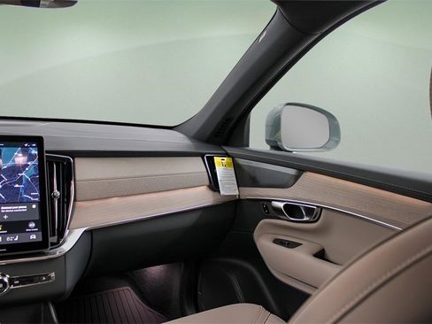 New 2026 Volvo XC90 B6 Plus w/ Protection Package Premier image 15