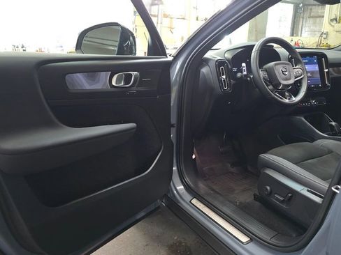 Certified 2023 Volvo XC40 Recharge Ultimate image 19