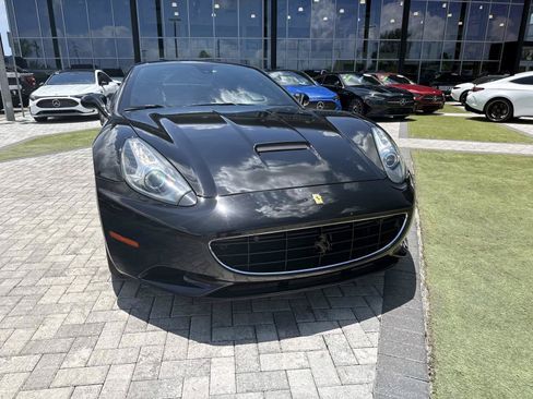 Used 2014 Ferrari California RWD image 8