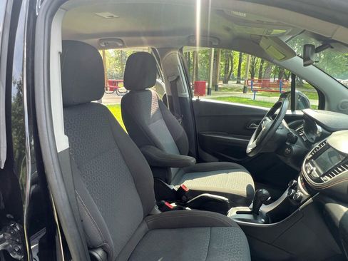 Used 2020 Chevrolet Trax LS FWD image 18