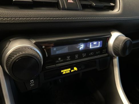 Used 2021 Toyota RAV4 LE FWD image 14
