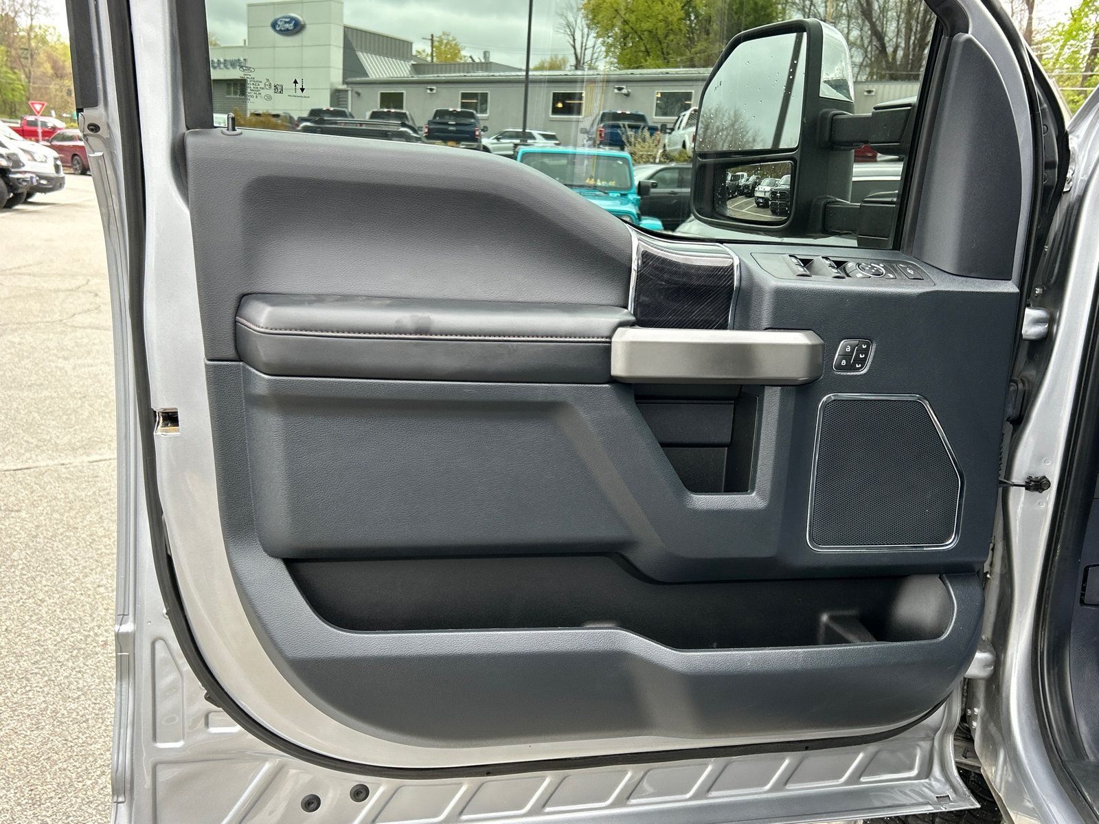 Used 2022 Ford F350 Platinum AWD/4WD image 8