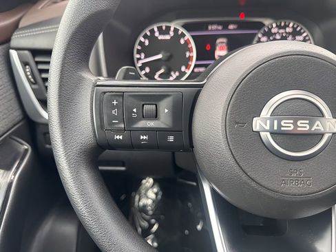 Used 2023 Nissan Rogue S image 13