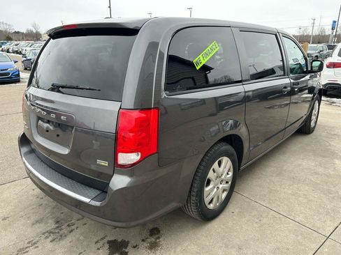 Used 2019 Dodge Grand Caravan SE w/ UConnect Hands-Free Group image 5