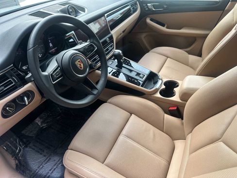 Certified 2025 Porsche Macan S image 4