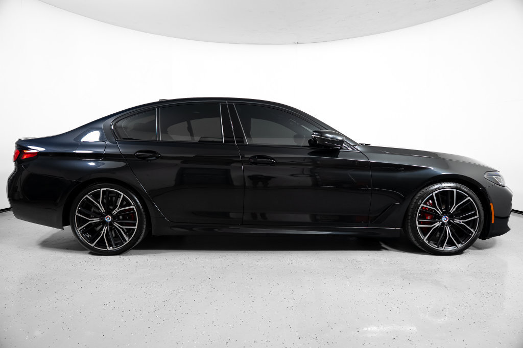 Used 2023 BMW M550i xDrive AWD/4WD image 3