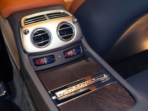 Used 2018 Rolls-Royce Wraith RWD image 46