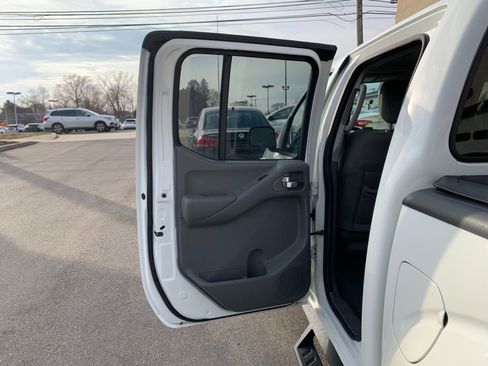 Used 2021 Nissan Frontier SV w/ Midnight Edition Floor Mats AWD/4WD image 27