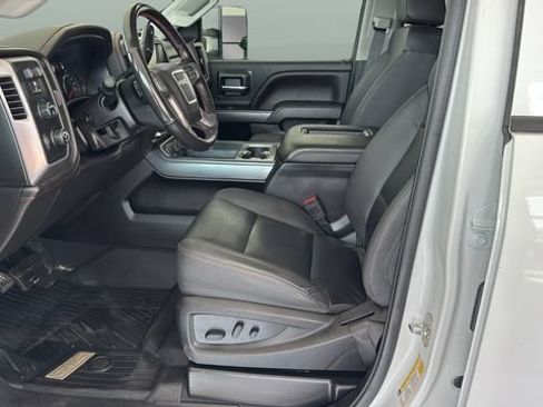 Used 2019 GMC Sierra 2500 SLT w/ All Terrain HD Package AWD/4WD image 7