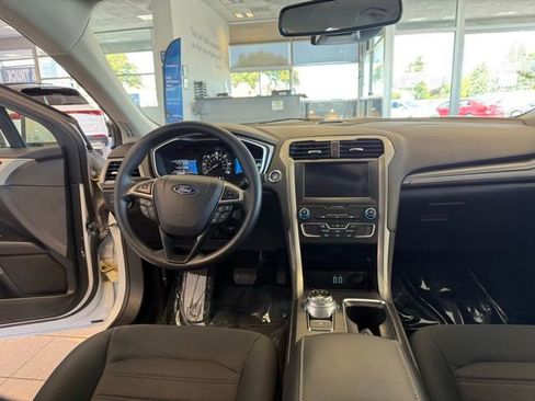 Used 2019 Ford Fusion SE FWD image 26