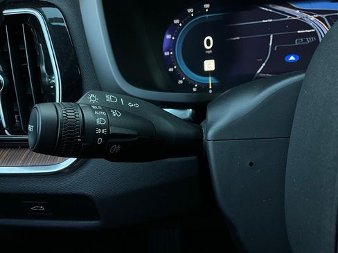 Used 2025 Volvo V60 B5 Cross Country Plus image 36