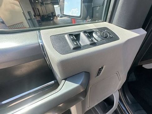 Used 2018 Ford F150 XLT w/ Equipment Group 302A Luxury AWD/4WD image 16