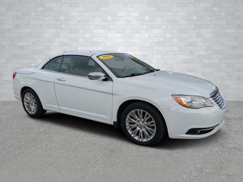 Used 2011 Chrysler 200 Limited image 1