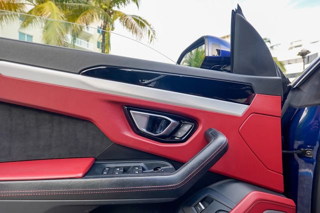 Used 2022 Lamborghini Urus AWD/4WD image 53
