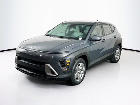 Used 2024 Hyundai Kona SE image 3