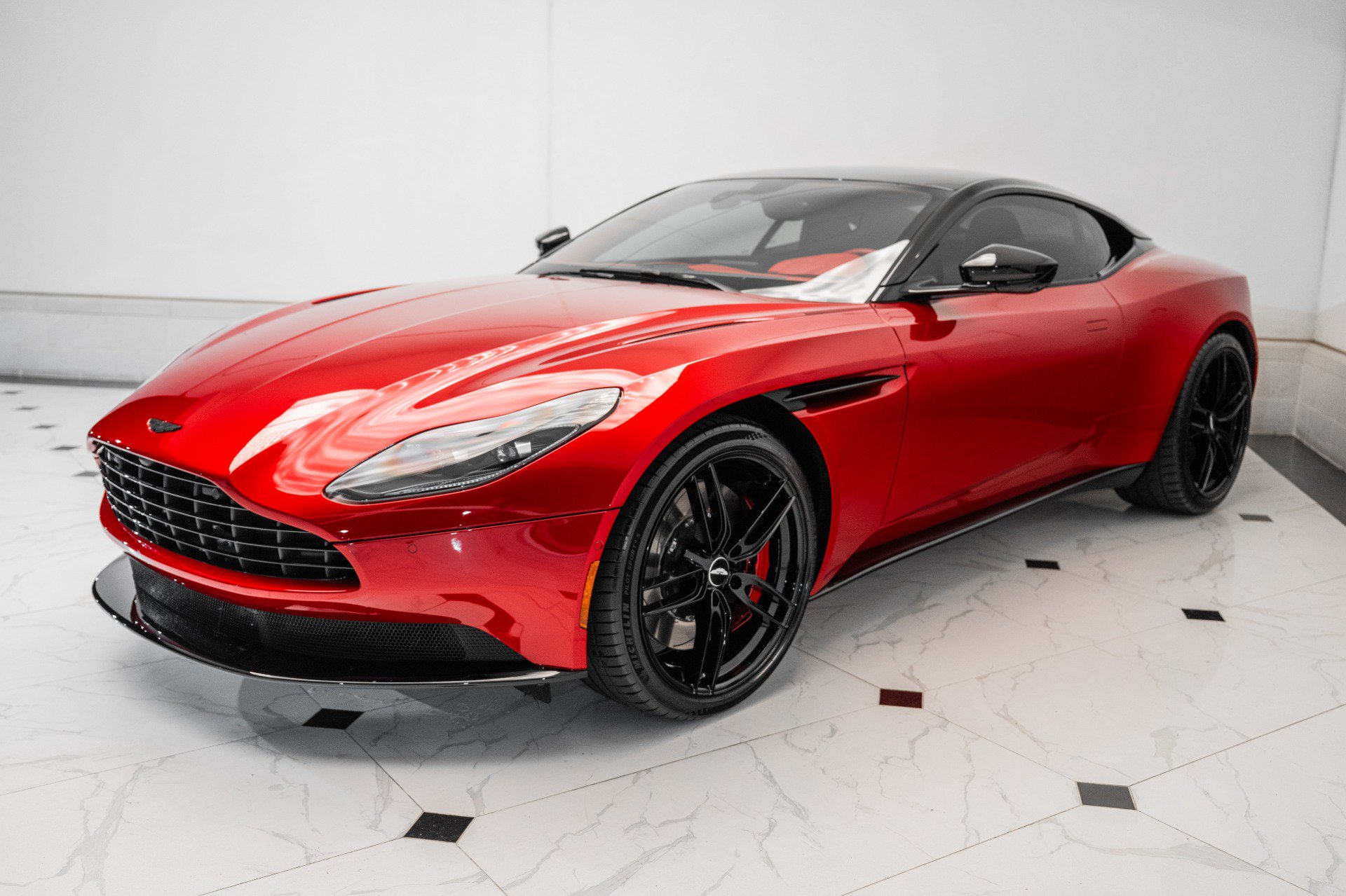 Used 2023 Aston Martin DB11 Coupe RWD image 38
