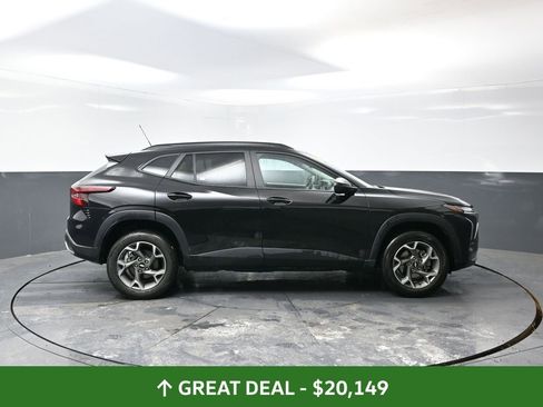 Used 2025 Chevrolet Trax LT image 4