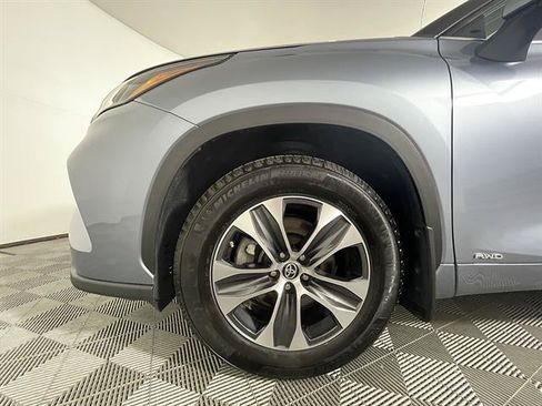 Used 2022 Toyota Highlander XLE AWD/4WD image 24