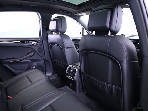 Certified 2025 Porsche Macan image 21