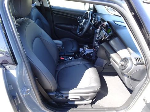 Used 2019 MINI Cooper 4-Door Hardtop w/ Signature Upholstery Package image 16