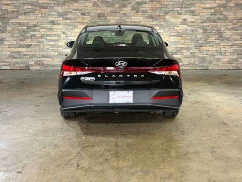 New 2025 Hyundai Elantra SE image 6