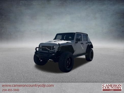 Used 2017 Jeep Wrangler Unlimited Rubicon w/ Cold Weather Group AWD/4WD image 7