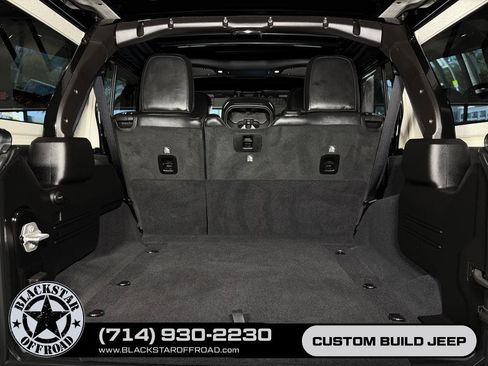 Used 2025 Jeep Wrangler Unlimited Rubicon w/ Convenience Group AWD/4WD image 32