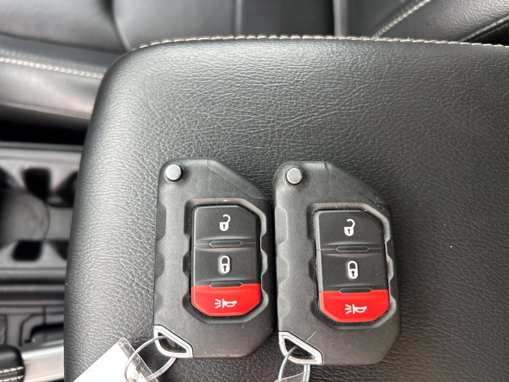 Used 2020 Jeep Wrangler Unlimited Sahara AWD/4WD image 18