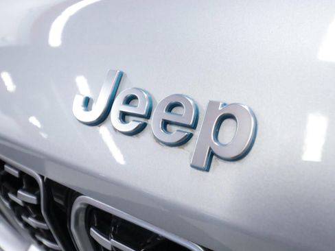 Used 2022 Jeep Grand Cherokee Summit w/ Advanced Protech Group IV image 33