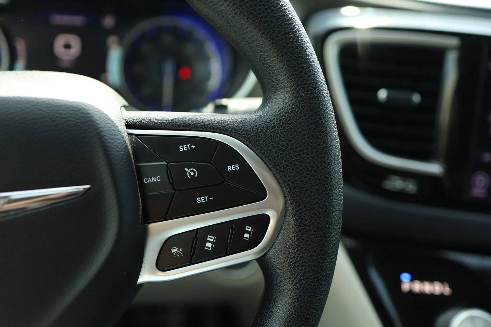 Used 2020 Chrysler Pacifica Touring w/ Advanced Safetytec Group FWD image 20