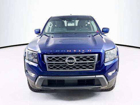 Used 2022 Nissan Frontier SV image 3
