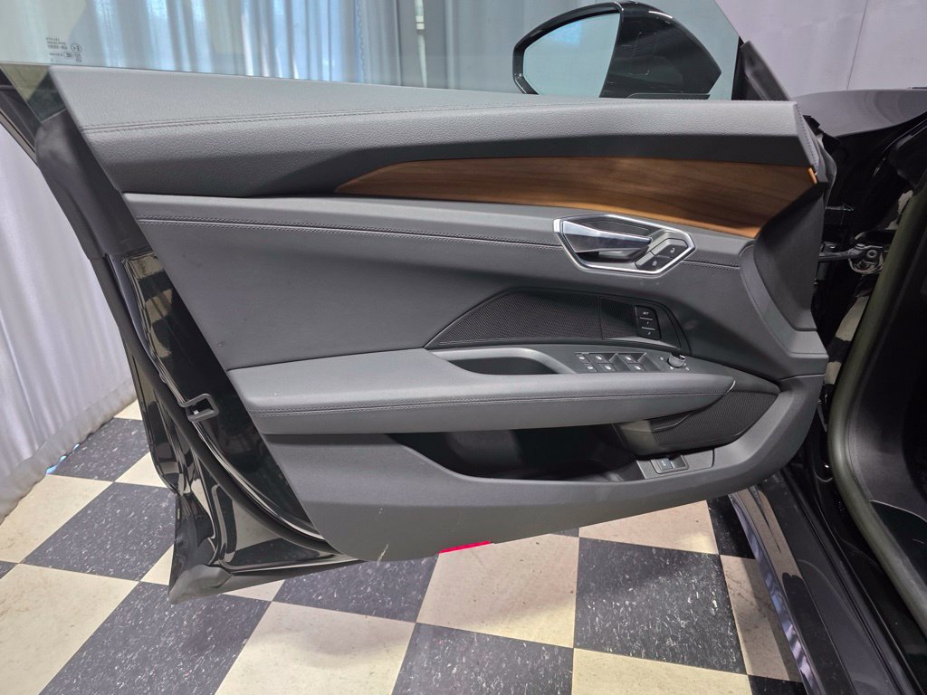 Used 2022 Audi e-tron GT Premium Plus AWD/4WD image 7