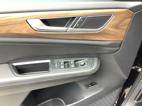 New 2025 Volkswagen Atlas SE FWD image 28