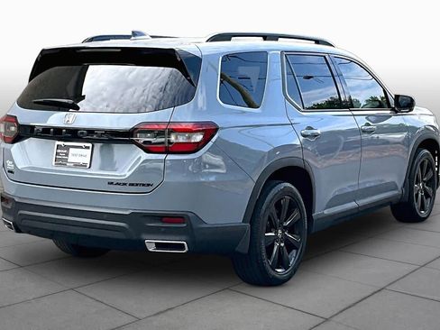 Used 2025 Honda Pilot Black Edition image 13