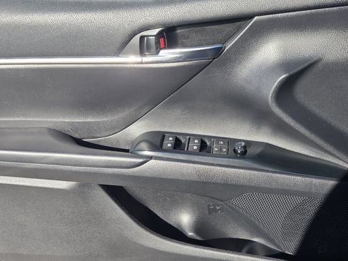 Used 2020 Toyota Camry LE image 23