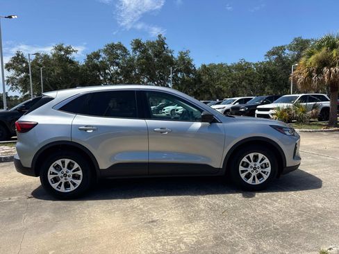 Used 2023 Ford Escape Active FWD image 2