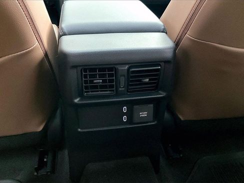 Used 2025 Toyota 4Runner Limited image 12