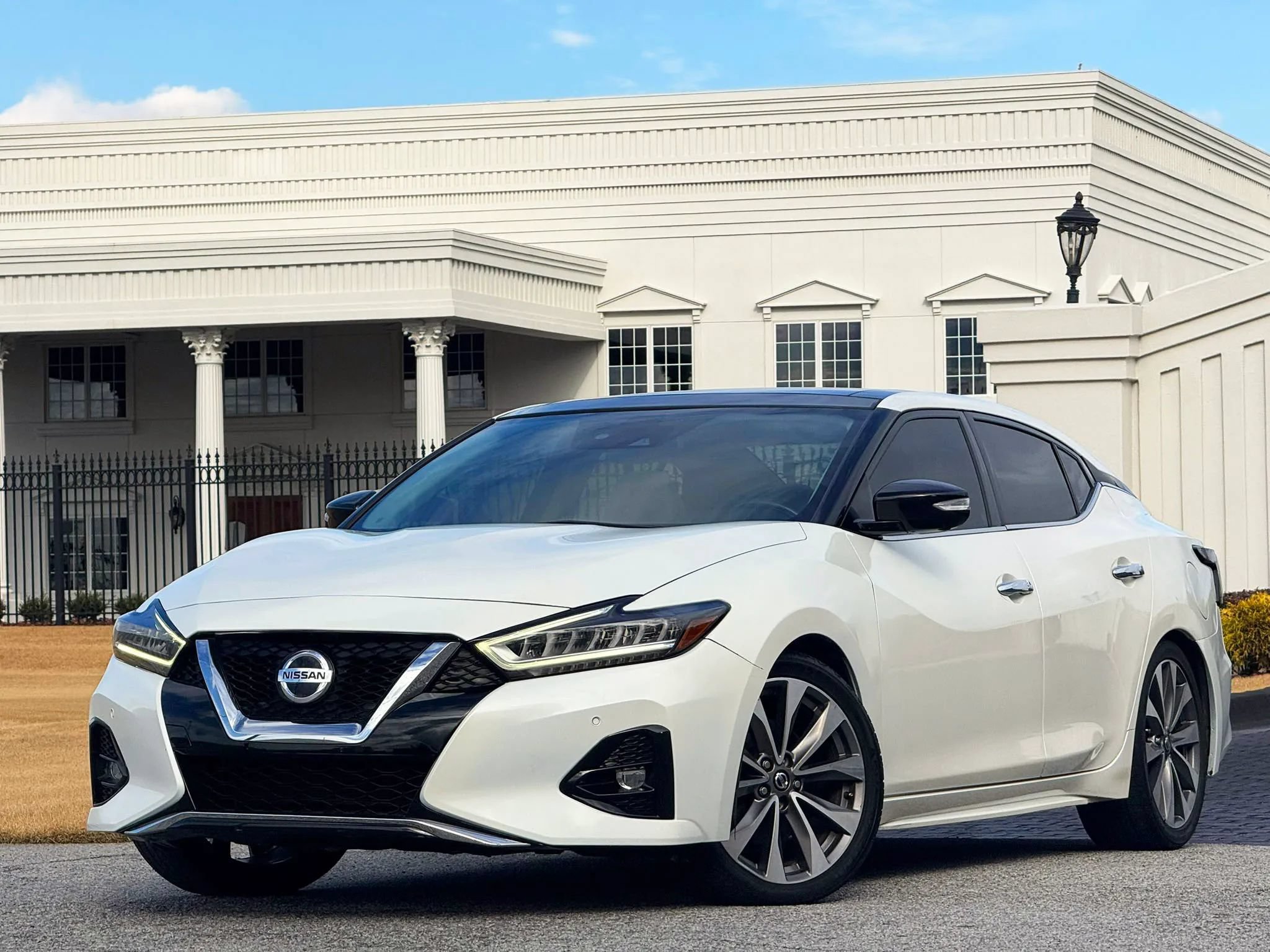 Used 2022 Nissan Maxima Platinum w/ Sport Mat Group FWD image 2