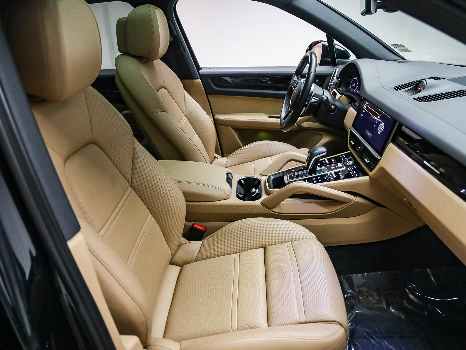 Certified 2023 Porsche Cayenne AWD/4WD image 20