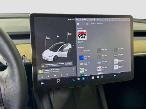 Used 2021 Tesla Model 3 Standard Range Plus image 18