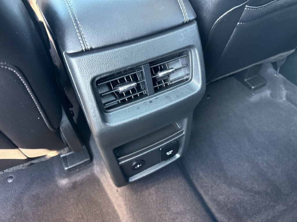 Used 2024 Ford Edge Titanium AWD/4WD image 17