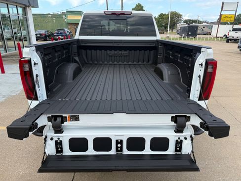 New 2026 GMC Sierra 2500 Denali w/ Denali Reserve Package image 5