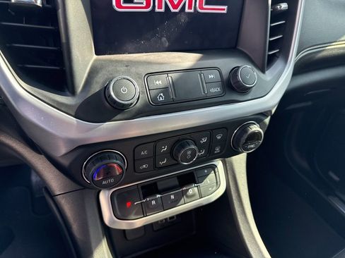 Used 2023 GMC Acadia SLT image 14