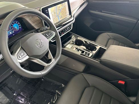 New 2026 Volkswagen Atlas SEL image 9