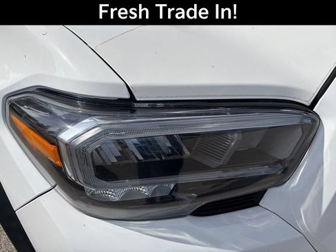 Used 2021 Toyota Tacoma TRD Off-Road w/ Technology Package AWD/4WD image 5