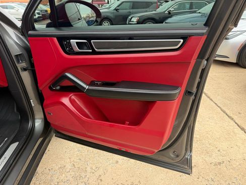 Used 2022 Porsche Cayenne Coupe AWD/4WD image 22