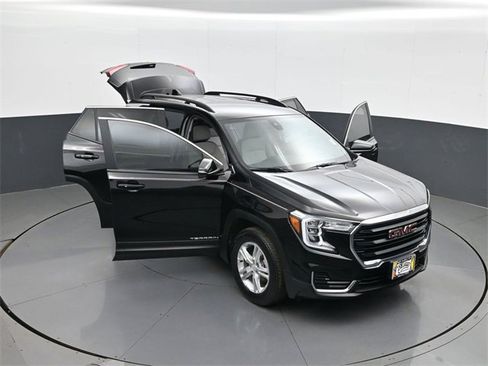 Used 2023 GMC Terrain SLE w/ Driver Convenience Package image 29