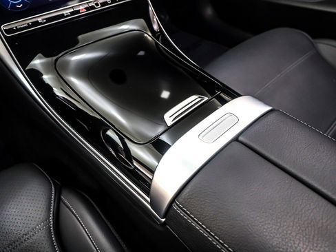 Used 2025 Mercedes-Benz C 300 Sedan image 7